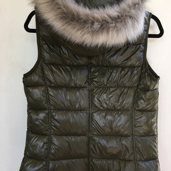 Gap Puffer Vest-NWT - Picture 2 of 4